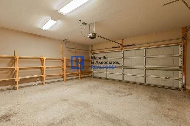 Building Photo - Beautiful 3 bedroom, 2 bathroom house in B...