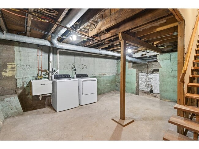 Building Photo - 4437 1st Ave S