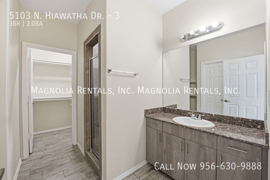 Building Photo - 5103 N Hiawatha Dr