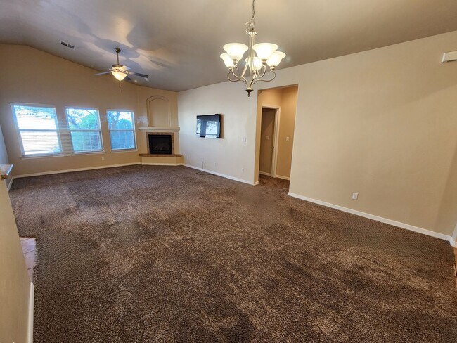 Building Photo - 4215 Franzia Rd