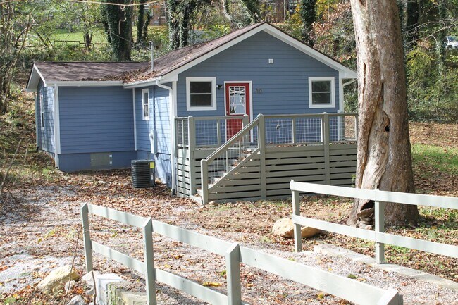 Building Photo - 3 bedroom 2 bathroom home