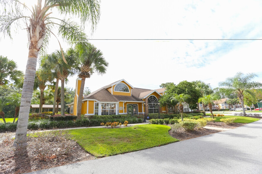 Building Photo - 2489 Sweetwater Club Cir