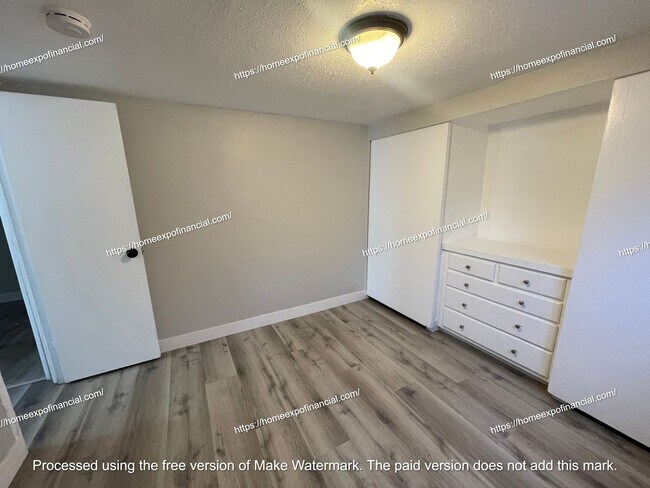 Building Photo - 15227 Plum St