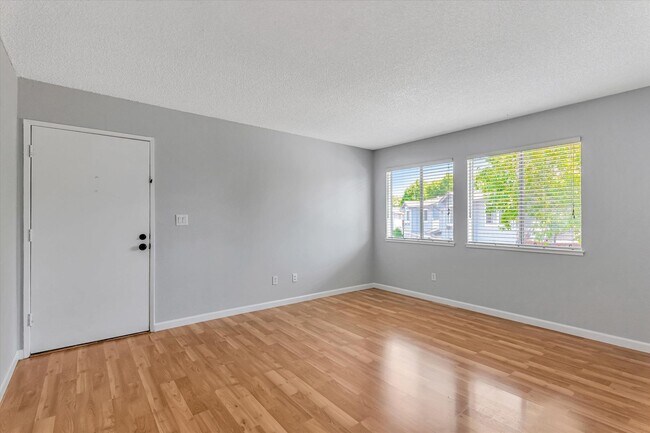 Building Photo - 3145 Shofner Pl