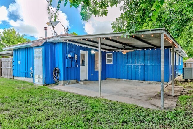 Building Photo - 215 34th St