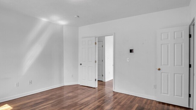 Building Photo - 1442 Main St