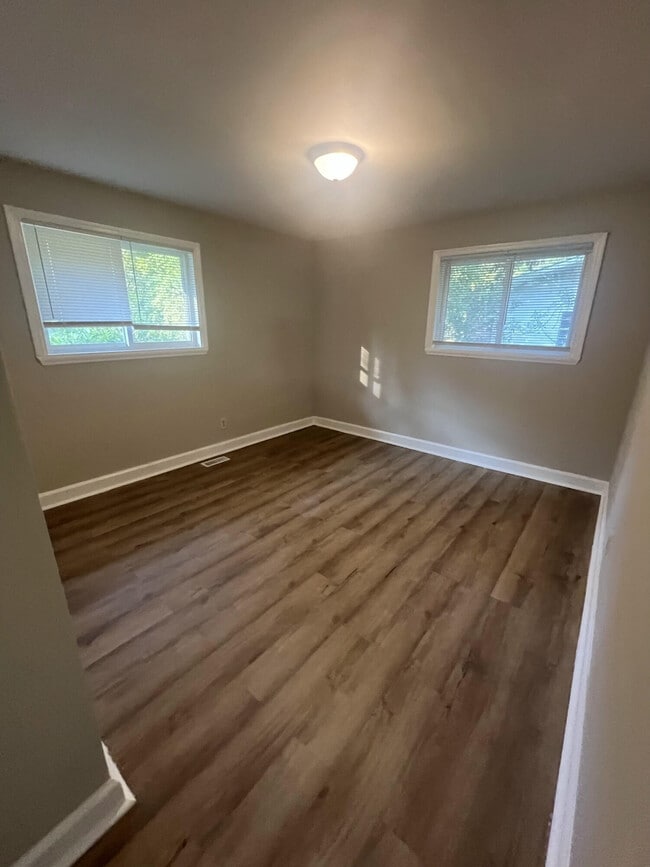 Building Photo - 2933 Courtney Rd