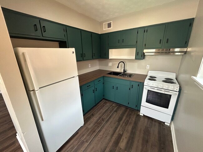 Building Photo - 3710 Noblitt Dr