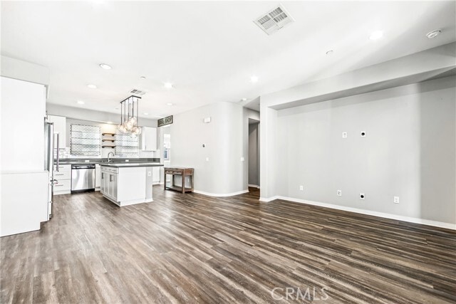 Building Photo - 6331 Pacific Wy