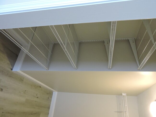 Building Photo - 125 Louise Dr