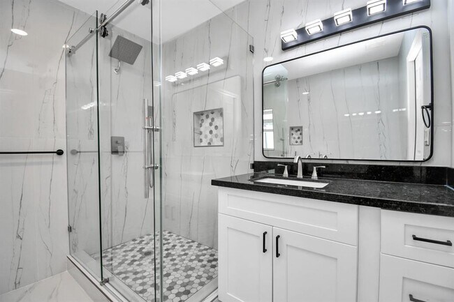 Building Photo - 136 Cherry Tree Ln