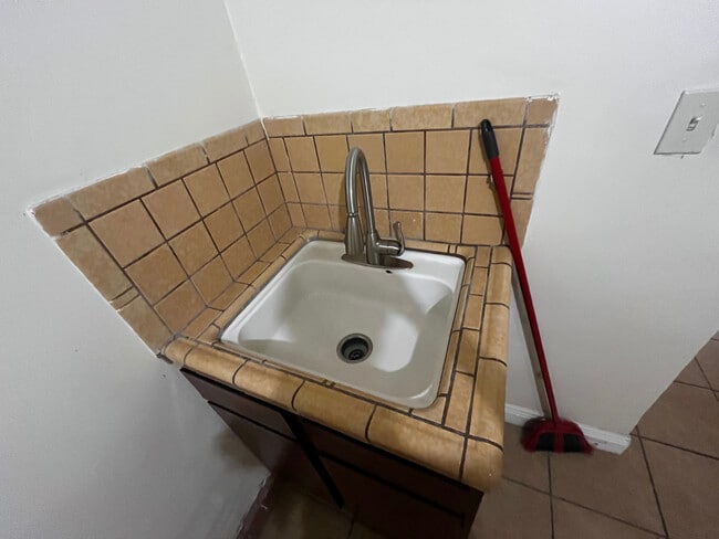 Building Photo - 2716 W 101st St