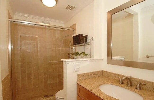 Building Photo - "Welcome to Your New Home: Spacious 2-Bed, 2-Bath Apartment in San Carlos!"
