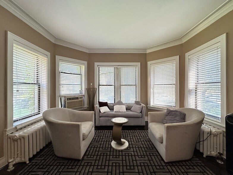 Building Photo - 6424 N Magnolia Ave