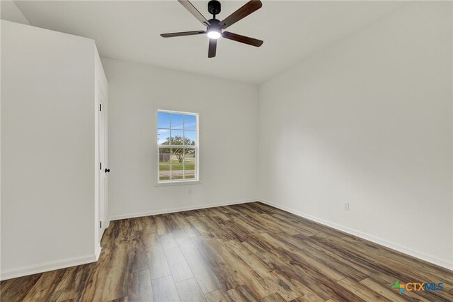 Building Photo - 312 N La Vernia St