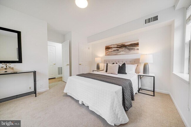 Building Photo - 3701 39th St NW