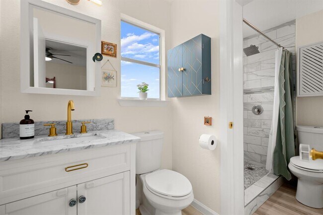 Building Photo - 5212 Provencial Dr