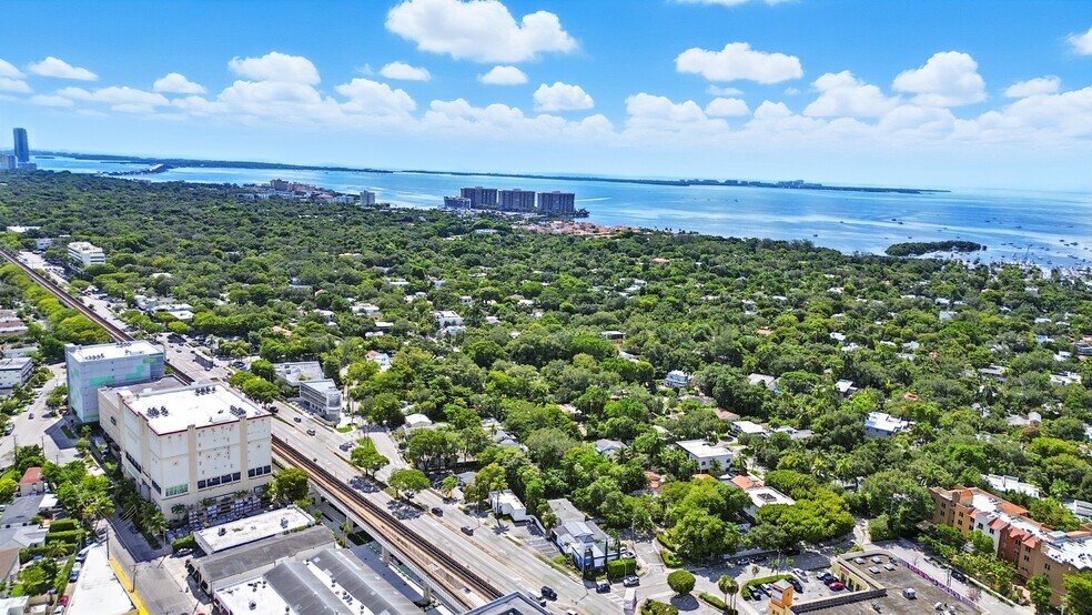 Building Photo - 2545 Tequesta Ln