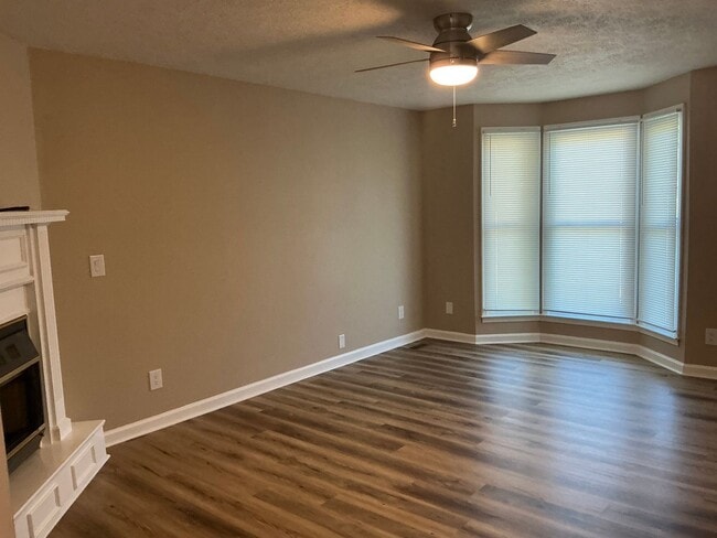 Building Photo - 101 Shady Maple Dr