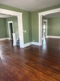 Building Photo - 376 Silver St