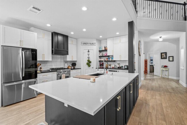 Building Photo - 208 Arrezo Ln