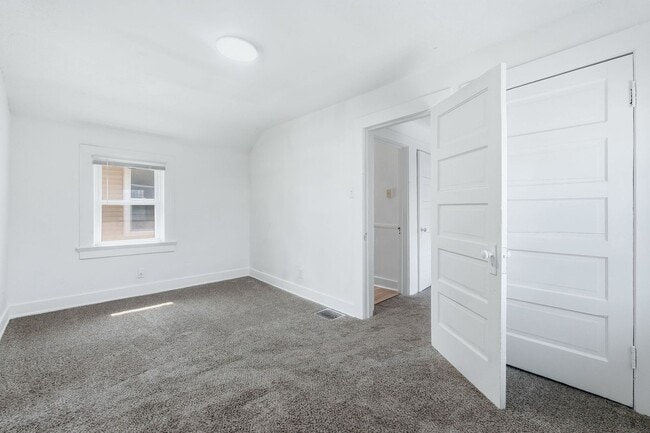 Building Photo - Modernized 3-Bedroom w/ New Furnace