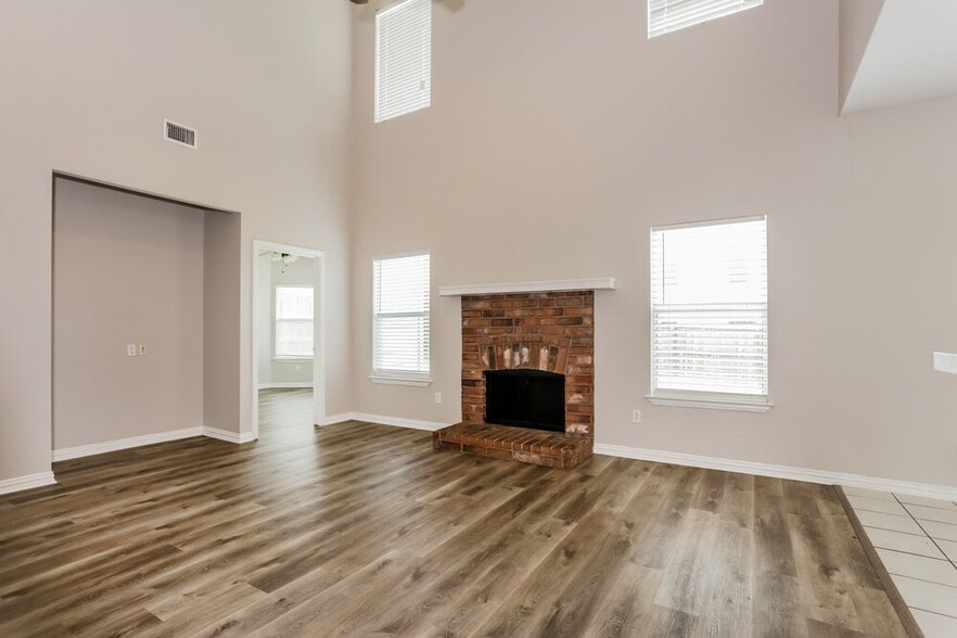 Building Photo - 2407 Creekwood