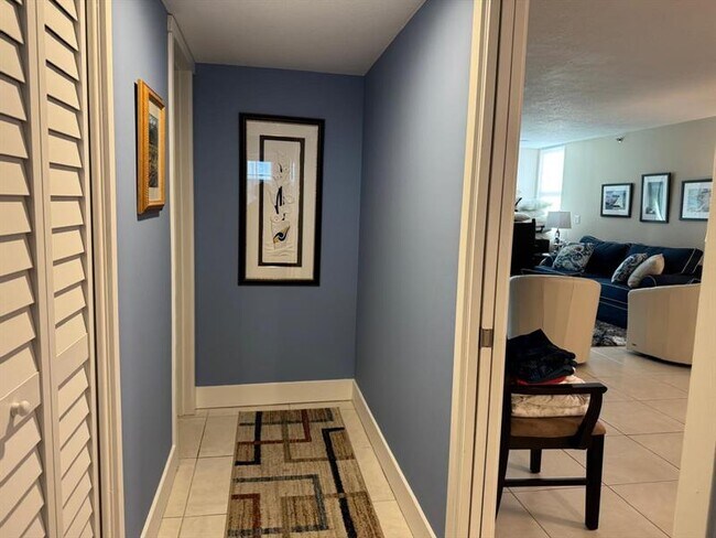 Building Photo - 3510 Oaks Way