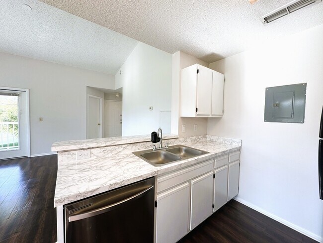 Building Photo - 2608 Grassy Point Dr