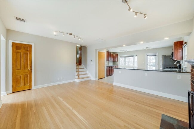 Building Photo - Entire House Rental