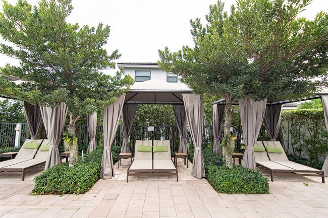 Building Photo - 8865 NW 160th Ter