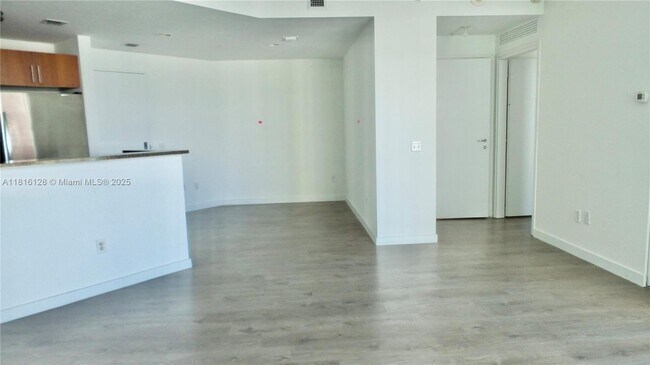 Building Photo - 300 S Biscayne Blvd