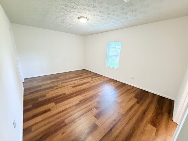 Building Photo - COMING SOON: 3 Bedroom/2 Bath Home located at 1020 E Seventh St. Greenfield, IN