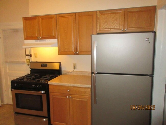 Building Photo - Available September 2026 Large Remodeled 1 Bedroom Apartment with Free Heat!