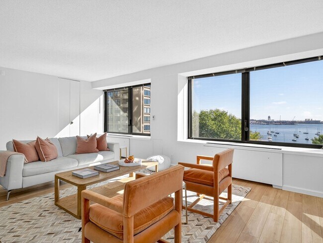 Building Photo - 65 E India Row