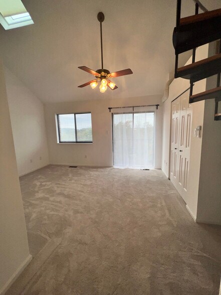 Master bedroom - 95 Timothy Cir