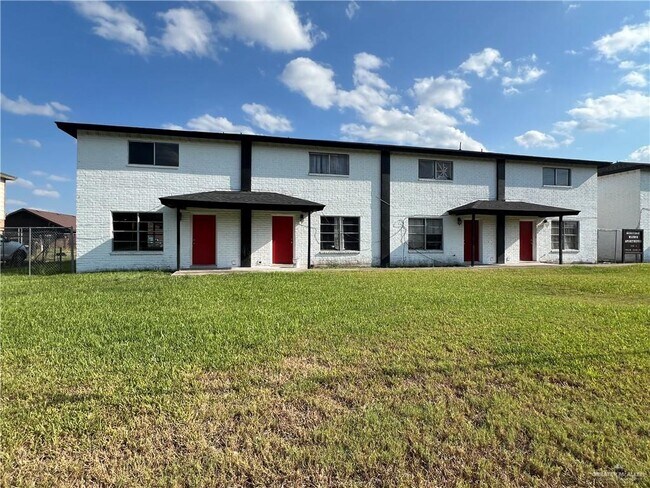 Primary Photo - 8 E Sugarcane Dr