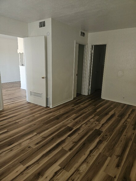 Building Photo - 414 E Avenue A