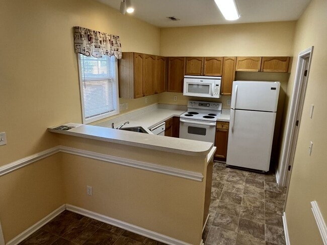 Building Photo - 3 Bedroom Corner Lot home with Great Backy...