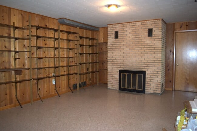 Building Photo - Marvelous 4 Bed 2.5 Bath House In Quarry H...