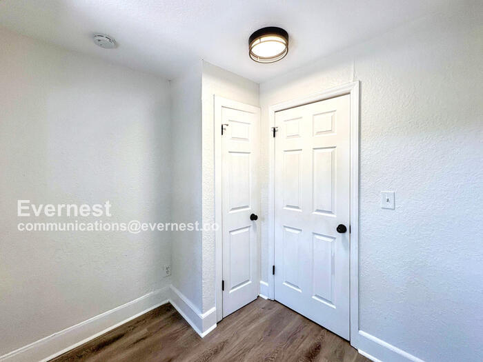 Building Photo - 2004 E Ellicott St