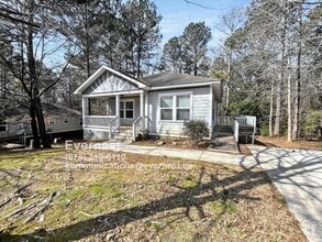 Building Photo - 2037 Lakewood Trail SE