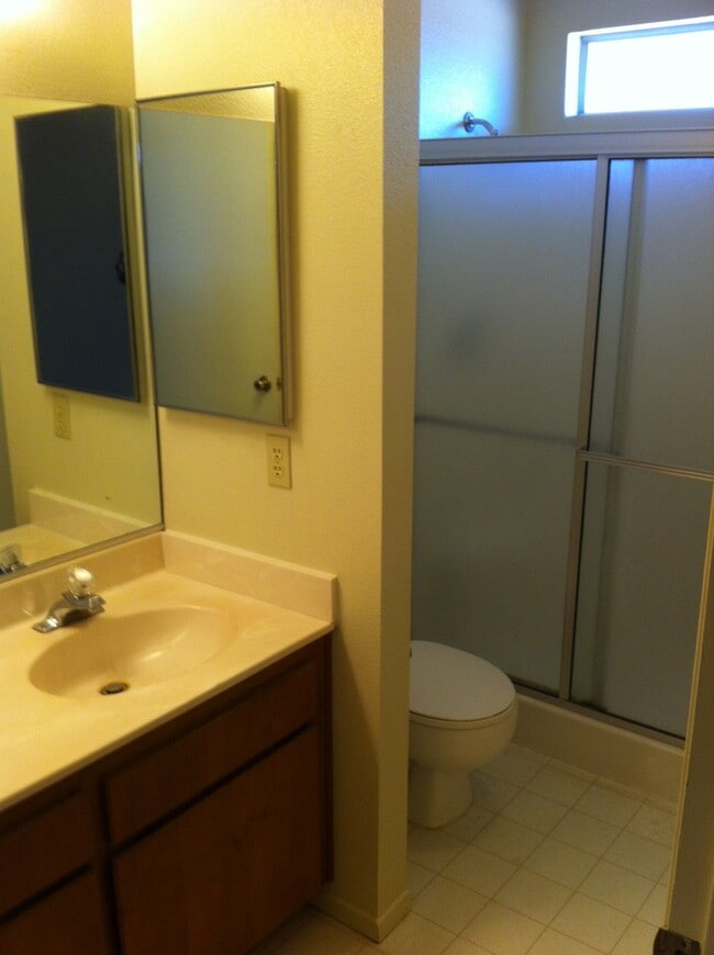 Building Photo - LOVELY 4 BEDROOM HOME IN APPLE VALLEY