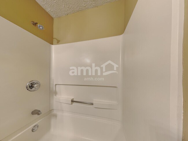 Building Photo - 1531 Farrington Dr