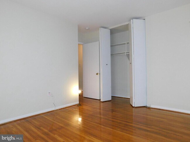 Building Photo - 6421 Earlham Dr