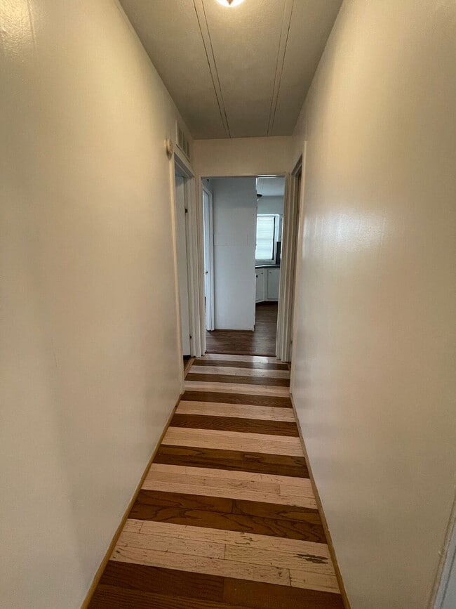 Building Photo - 3 BR, 2 BA doublewide in Pikeville school district