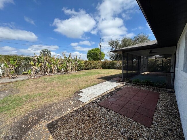 Building Photo - 2013 NE 4th Ter