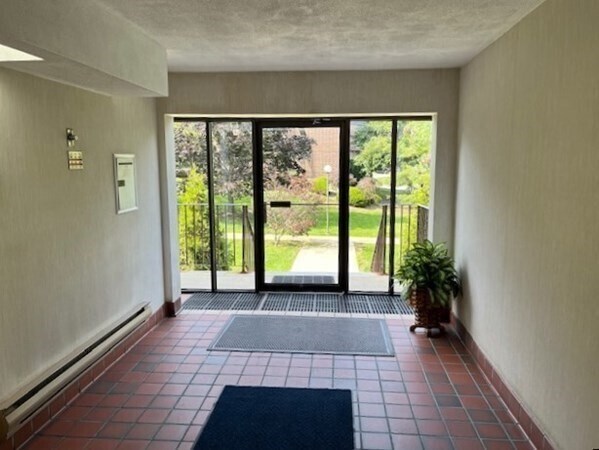 Building Photo - 8 Ledgewood Way