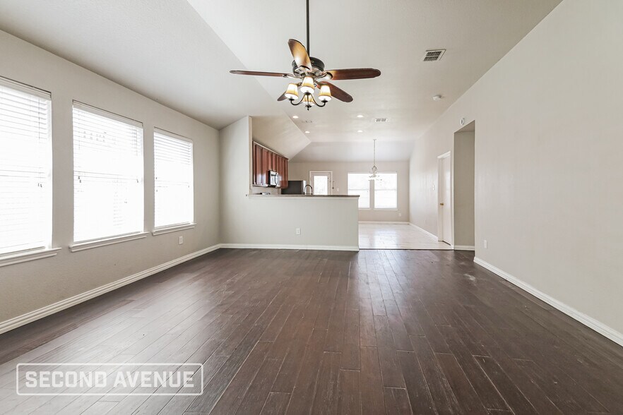 Building Photo - 2121 Juniper Dr