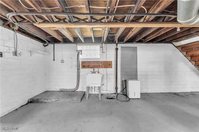 Building Photo - 1643 Wyandotte Ave